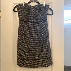 Strapless black and white sweater like dress